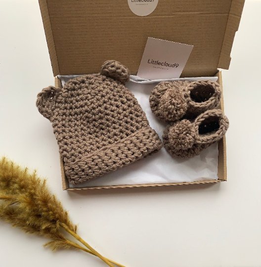 Baby beanie and booties set Merino wool Taupe.: Taupe brown / 0 - 3 mths - Wee Bambino