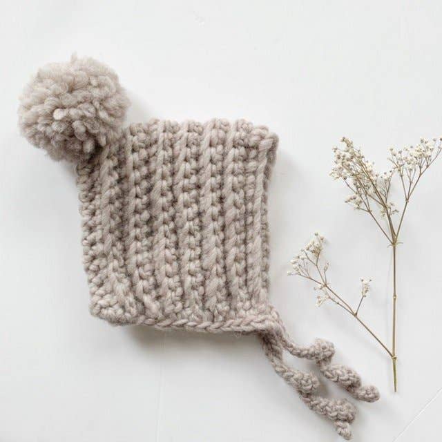 Chunky Baby bonnet with large Pompom: Newborn - Wee Bambino