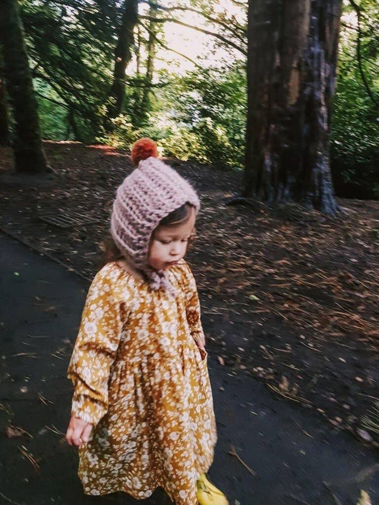 Chunky Baby bonnet with large Pompom: Newborn - Wee Bambino